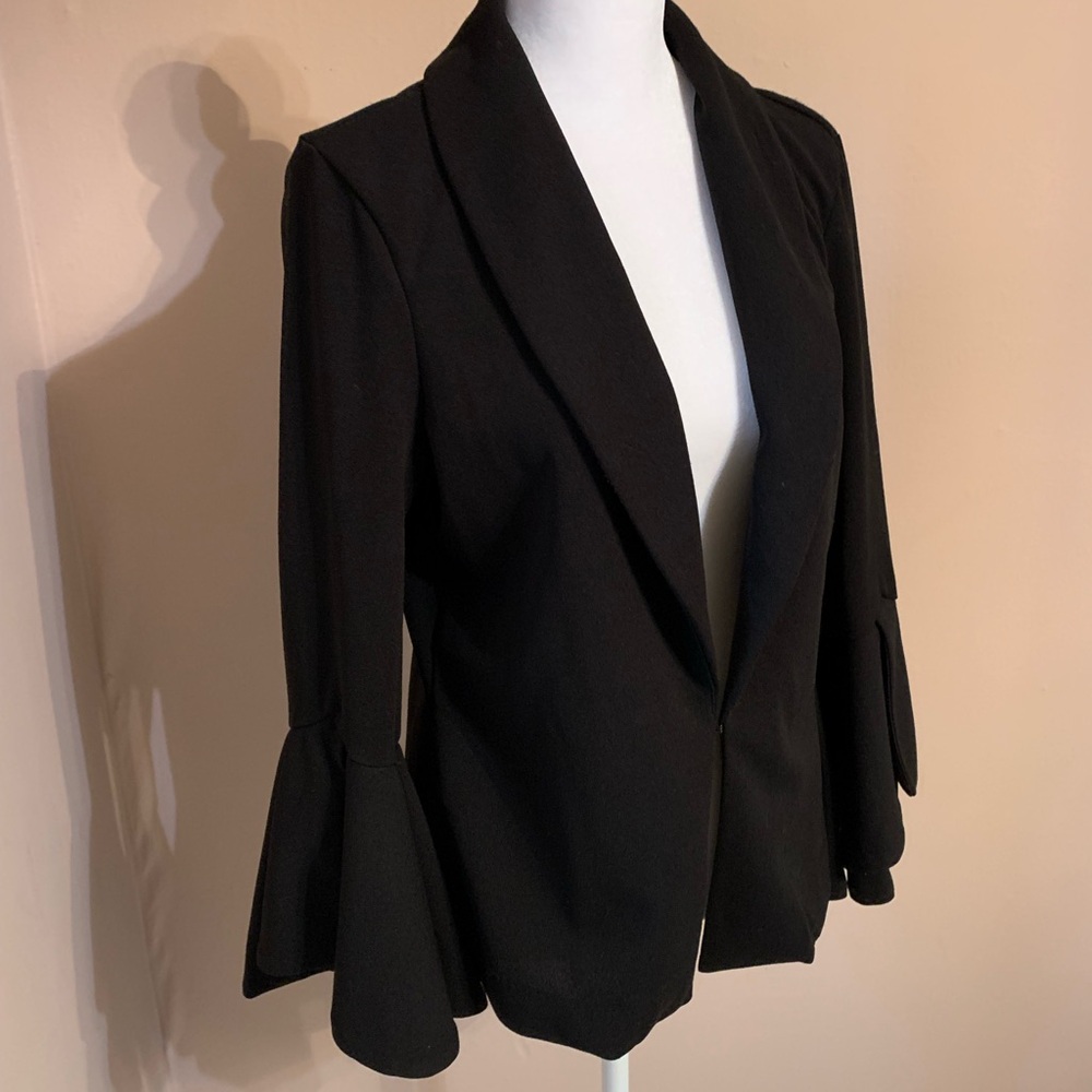 One 5 One Black Women's Blazer with Bell Sleeves, size Small,feminine,flirty